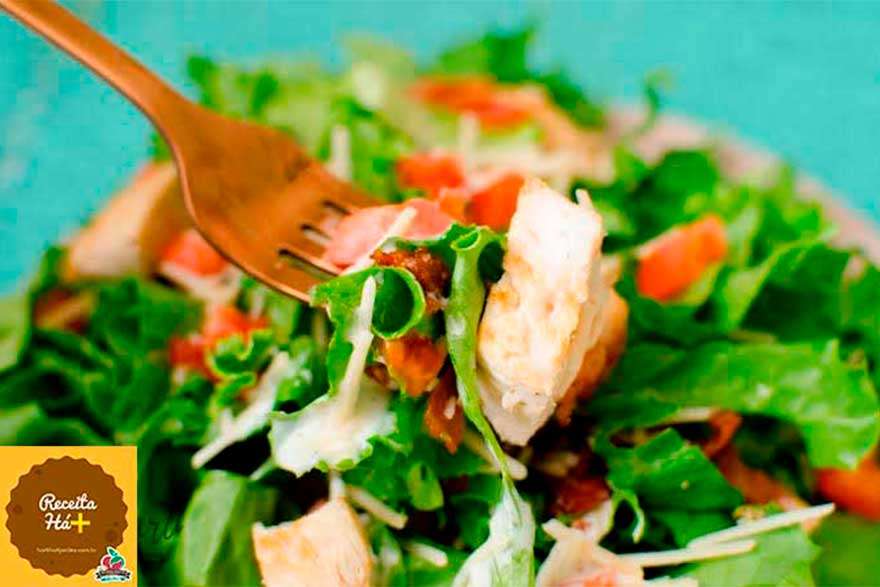 Leia mais sobre o artigo Para dias mais saudáveis – Salada verde com frango